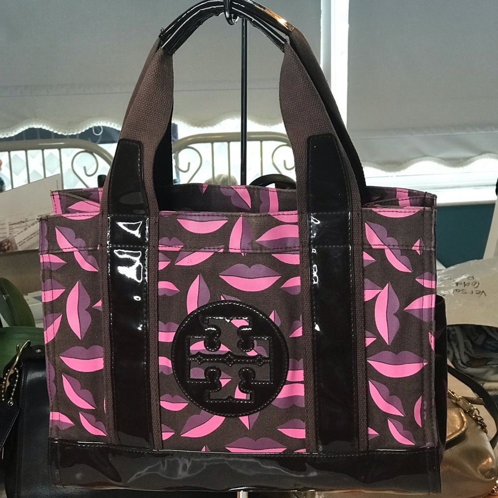 Tory Burch Gorgeous tote bag! Brown and pink canvas with brown patent leather❤️